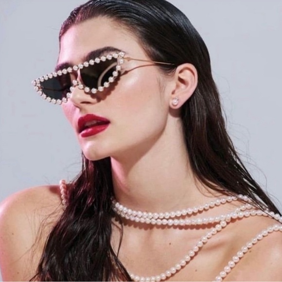 GUCCI FOREVER HOLLYWOOD EMBELLISHED PEARL WITH GOLD CAT EYE SUNGLASSES - Picture 2 of 13